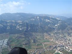 Flying back towards the ridge at Berga.