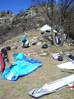 People getting ready to launch at Belmunt, Torello, near Vic